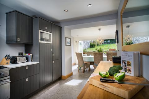 Wild West Apartment in Barry