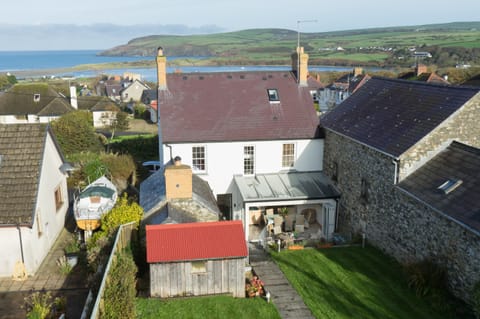 Wild West Apartment in Barry