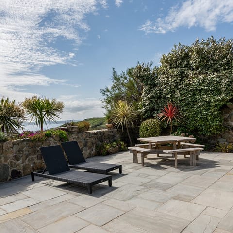 Shifting Light & Changing Skies House in England