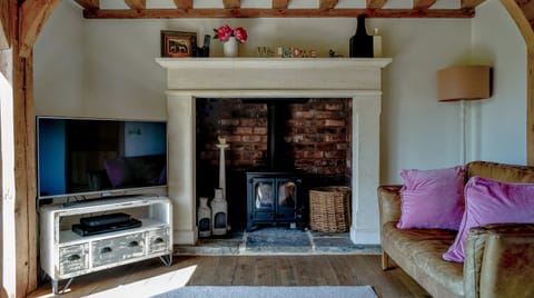 Farmyard Fantasia Cabin in Wychavon District