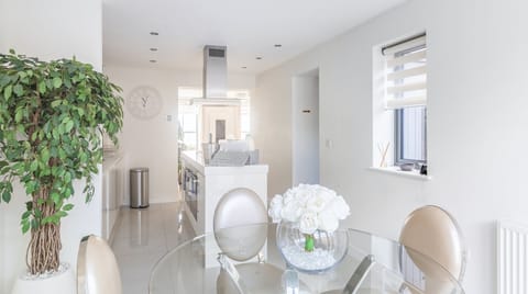 Sandcastles & Salty Air Apartment in Wales