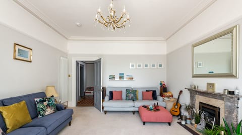 The Peacock's Feathered Plume Apartment in Paignton