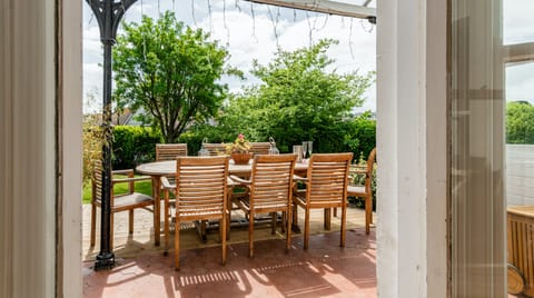 The Peacock's Feathered Plume Apartment in Paignton