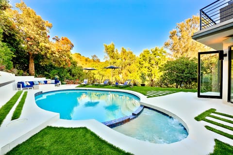 Brilliance of Beverly Hills Apartment in Beverly Hills