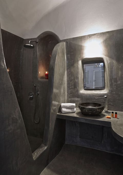 The Radiant Muse Apartment in Oia