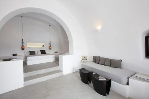 The Infinite Sky Apartment in Oia