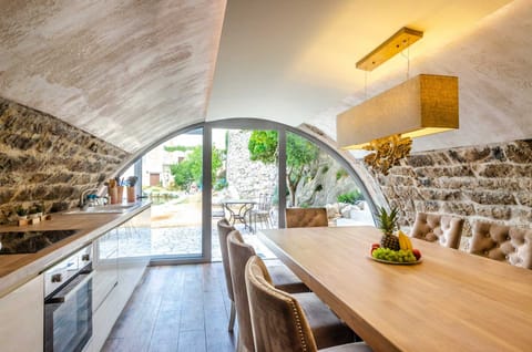 Stone & Earth Apartment in Korčula