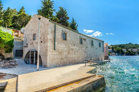 Stone & Earth Apartment in Korčula