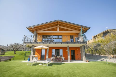 Oranges & Almonds Apartment in Lake Garda