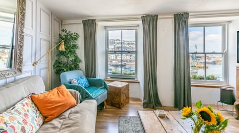 Captain Curious House in Brixham