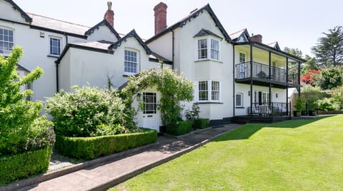 Champagne & Ice House in North Devon District