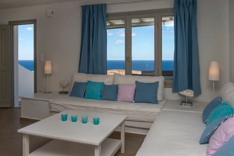 Sea Through Apartment in Paros