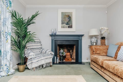 Cherry Blossom Corner Apartment in Henley-on-Thames