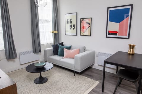 Cabot Quote Apartment in Bristol