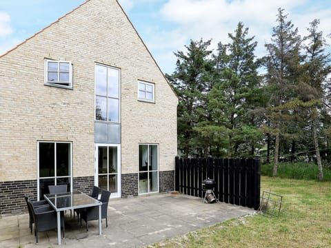 Evergreen Summerhouse Apartment in Västra Götaland County