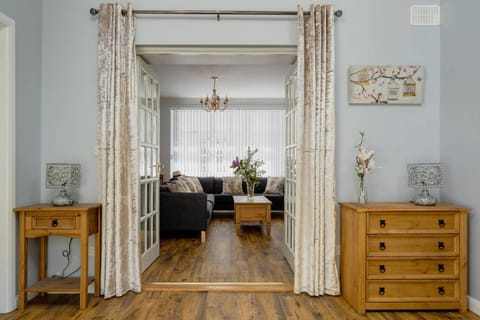 Cherry Blossom Bliss Apartment in Bovey Tracey