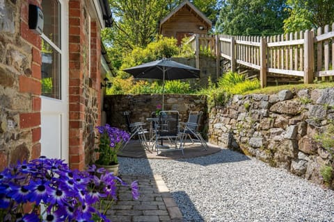 Cherry Blossom Bliss Apartment in Bovey Tracey