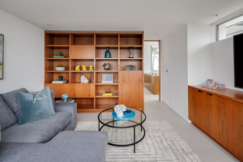 City of Stars Apartment in Beverly Hills