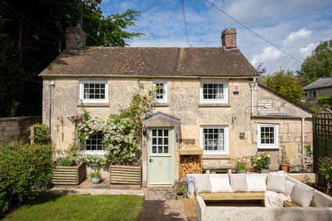 Queen of The Cotswolds Apartment in Painswick