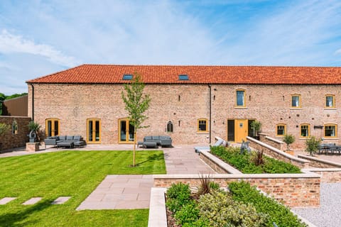 Rolling Wolds Barn House in England