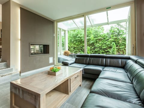 Treetop Hideaway Apartment in Middelkerke