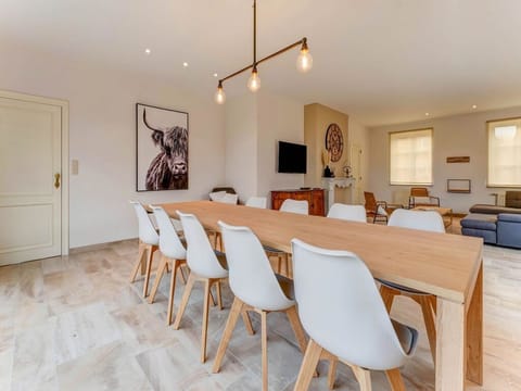 Standing on Sunshine Apartment in Flanders