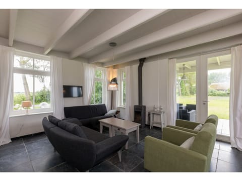 Peaky Green Apartment in Vrouwenpolder