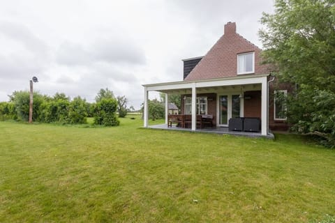 Peaky Green Apartment in Vrouwenpolder