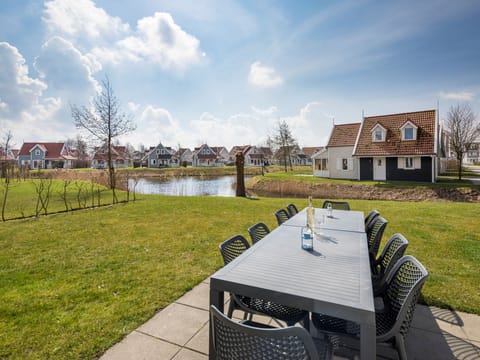 Cartwheels on the Grass Apartment in Bruinisse