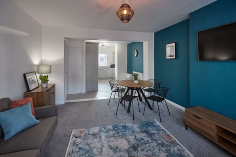 Cloaked In Teal Apartment in Whitby