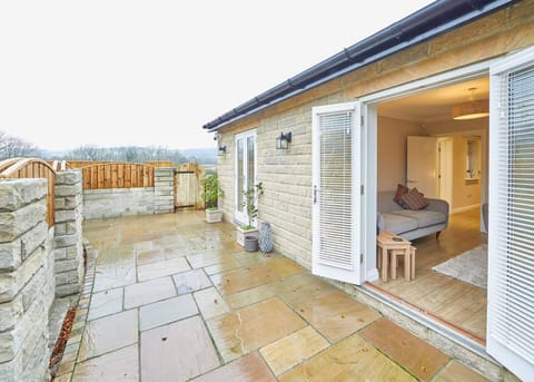 Heathcliff, It's Me Apartment in England