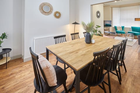 Drift of Days Apartment in Scarborough