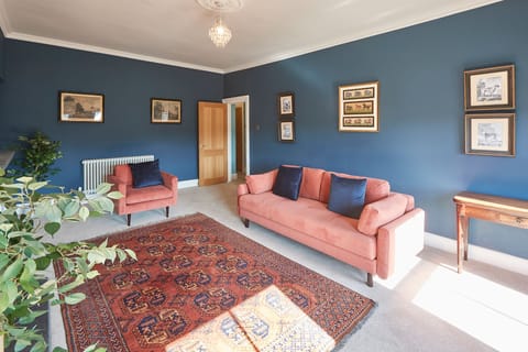 Coral & Sapphire Apartment in Saltburn