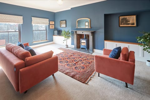 Coral & Sapphire Apartment in Saltburn