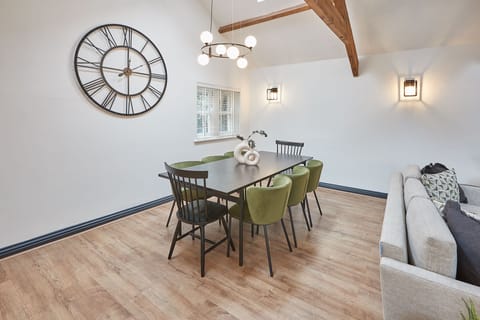 The Climbing Daisy Apartment in England