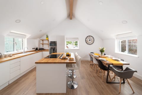 Reaching New Heights Apartment in North Devon District