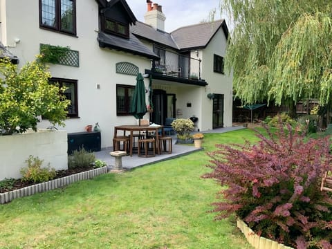The Cottage Railway Apartment in Christchurch