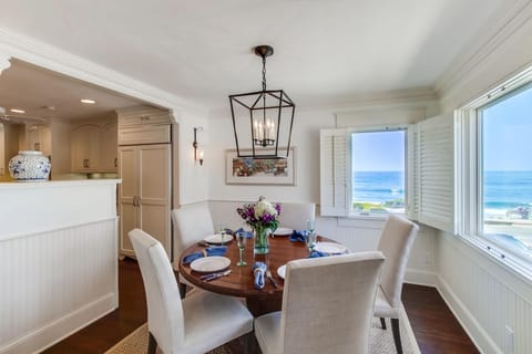 Ocean Roar Apartment in La Jolla