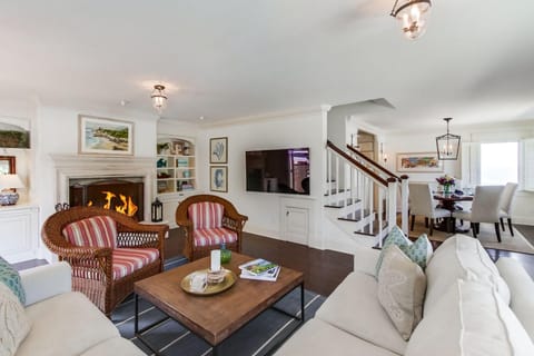 Ocean Roar Apartment in La Jolla