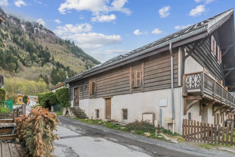 Verdant Twilight Apartment in Chamonix