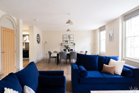 Square Eyes Apartment in Shrewsbury