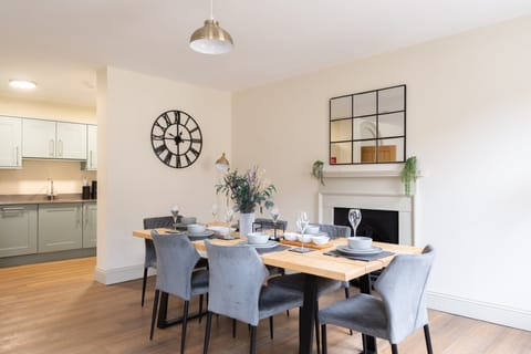 Square Eyes Apartment in Shrewsbury