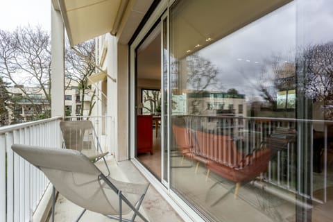 Write Me a Love Song Apartment in Paris