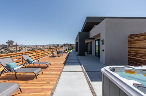 Moonlight in the Desert  House in Yucca Valley