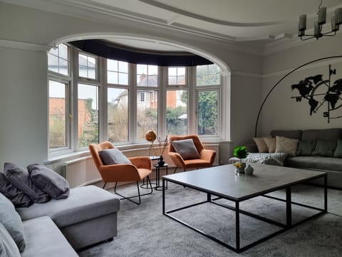 Garden Blossoms  Apartment in Leicester