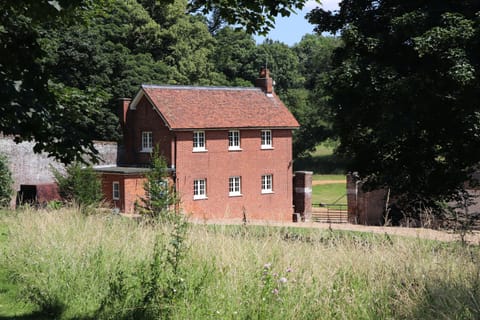 Voice of the Beehive House in East Hertfordshire District
