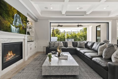 Love Marilyn Apartment in Westwood