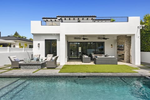 Love Marilyn Apartment in Westwood