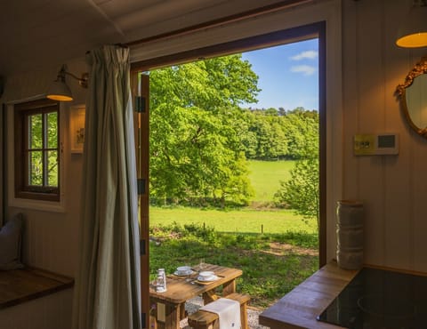 A Woodland Walk Apartment in Wycombe District