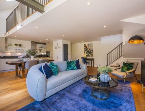 Evergreen & Brick Apartment in Henley-on-Thames